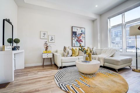 Photo 2 at 14 Kahshe Lane, Rural Richmond Hill, Richmond Hill