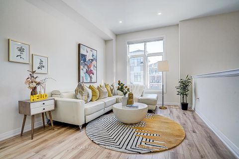 Photo 3 at 14 Kahshe Lane, Rural Richmond Hill, Richmond Hill