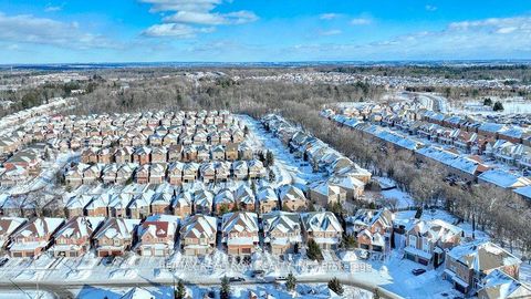 Photo 3 at 89 English Oak Drive, Oak Ridges Lake Wilcox, Richmond Hill