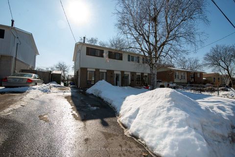 Photo 1 at 781 Sunnypoint Drive, Leslie Valley, Newmarket