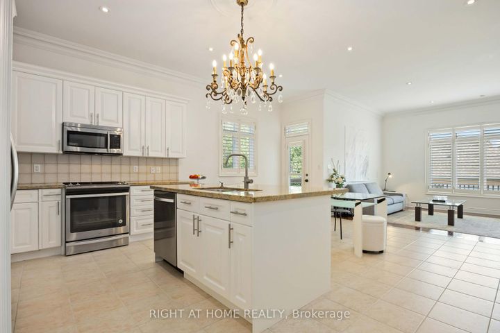 Photo 8 at 6 Sachet Drive, Oak Ridges Lake Wilcox, Richmond Hill