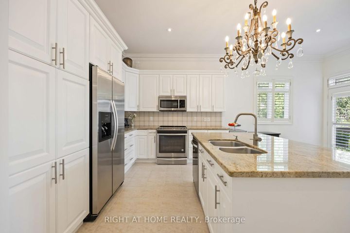 Photo 10 at 6 Sachet Drive, Oak Ridges Lake Wilcox, Richmond Hill