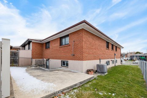 Photo 33 at 62 Paradelle Crescent, Jane Heights, Toronto