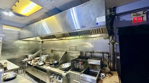 Photo 5 at 8 - 62 Overlea Boulevard, Thorncliffe Park, Toronto