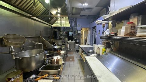 Photo 7 at 8 - 62 Overlea Boulevard, Thorncliffe Park, Toronto