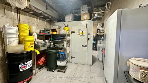 Photo 8 at 8 - 62 Overlea Boulevard, Thorncliffe Park, Toronto