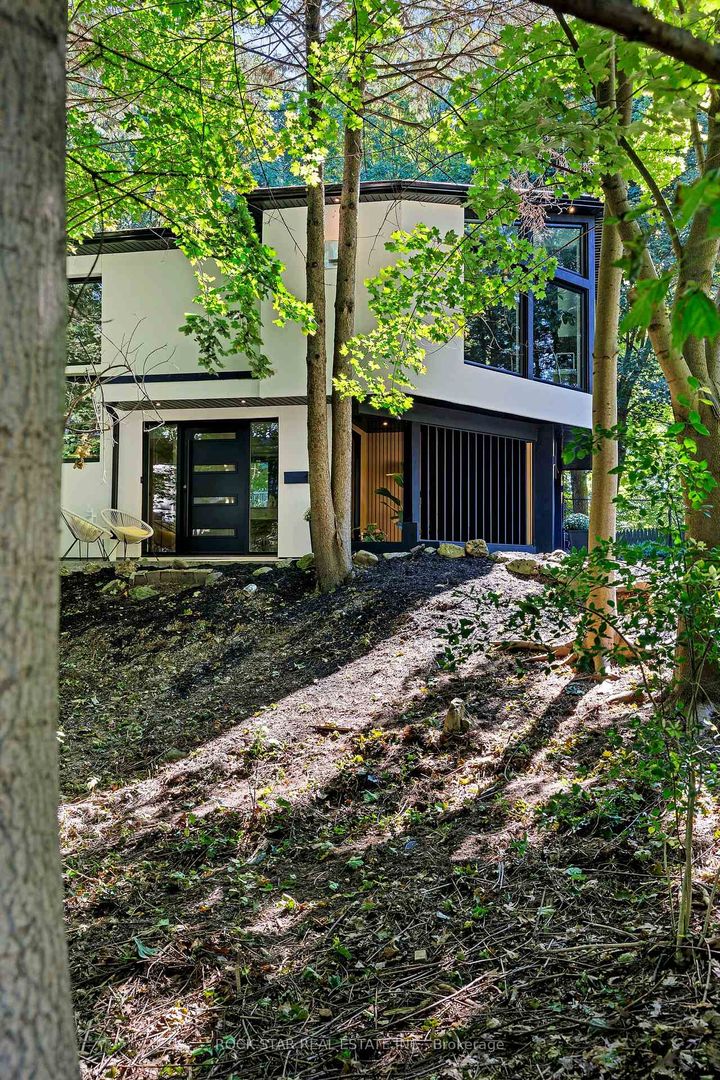 Photo 5 at 1113 GREENOAKS Drive, Lorne Park, Mississauga