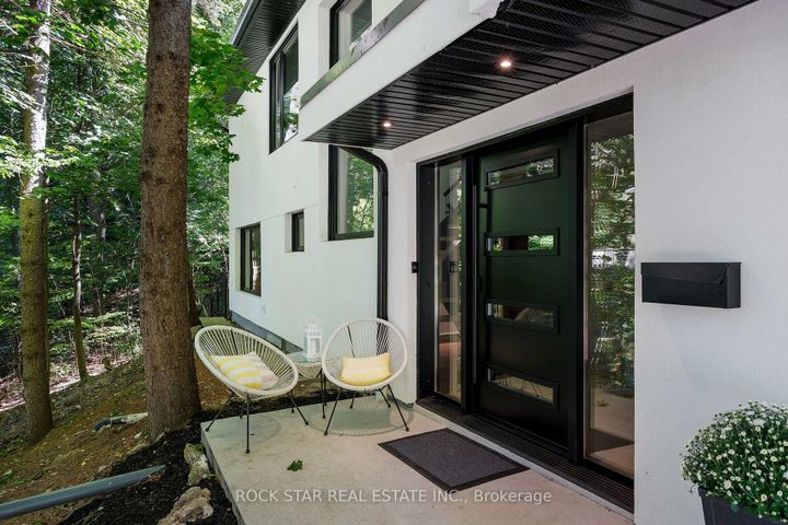 Photo 7 at 1113 GREENOAKS Drive, Lorne Park, Mississauga