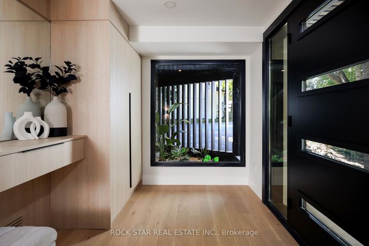 Photo 8 at 1113 GREENOAKS Drive, Lorne Park, Mississauga