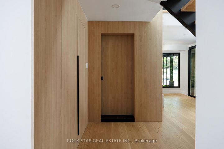 Photo 10 at 1113 GREENOAKS Drive, Lorne Park, Mississauga