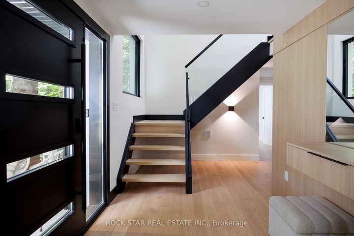 Photo 11 at 1113 GREENOAKS Drive, Lorne Park, Mississauga