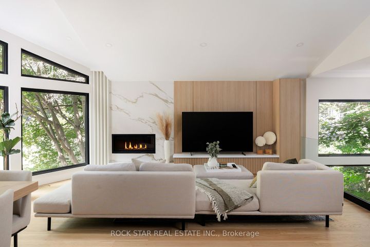 Photo 13 at 1113 GREENOAKS Drive, Lorne Park, Mississauga