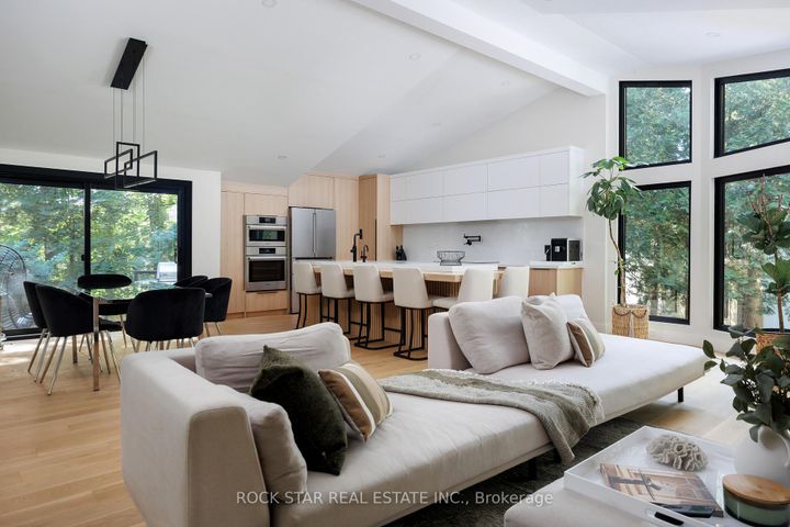 Photo 14 at 1113 GREENOAKS Drive, Lorne Park, Mississauga