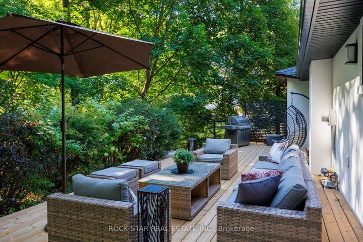 Photo 18 at 1113 GREENOAKS Drive, Lorne Park, Mississauga