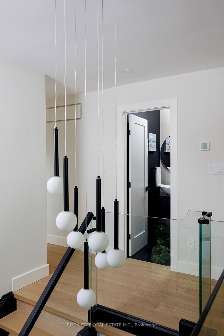 Photo 22 at 1113 GREENOAKS Drive, Lorne Park, Mississauga