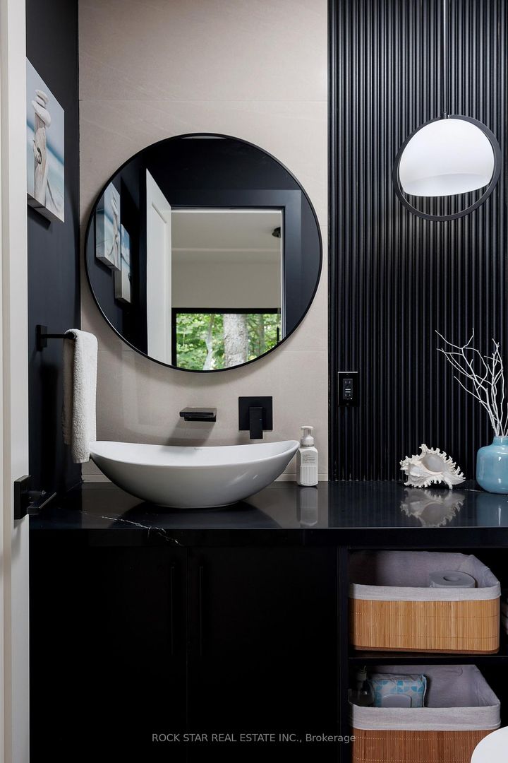 Photo 23 at 1113 GREENOAKS Drive, Lorne Park, Mississauga