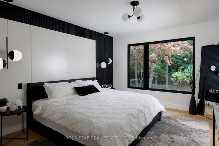 Photo 24 at 1113 GREENOAKS Drive, Lorne Park, Mississauga