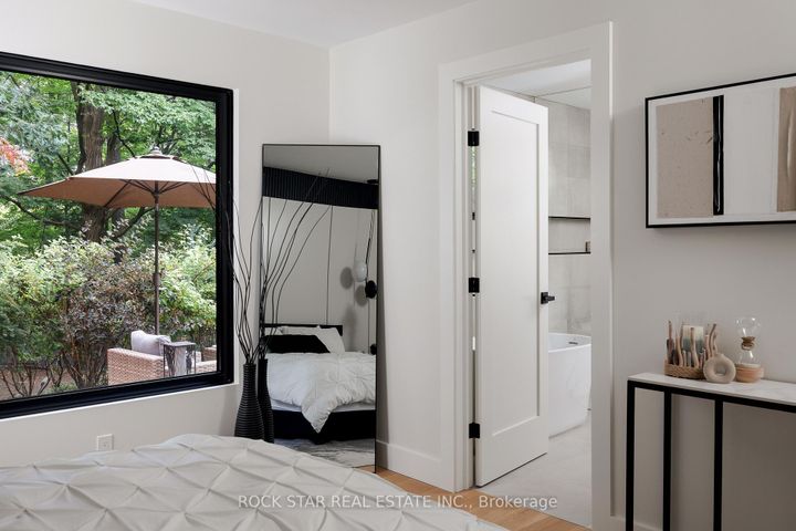 Photo 25 at 1113 GREENOAKS Drive, Lorne Park, Mississauga