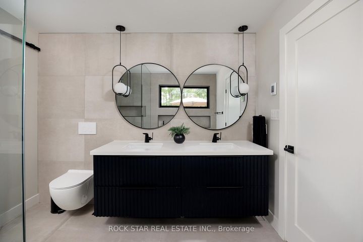 Photo 27 at 1113 GREENOAKS Drive, Lorne Park, Mississauga