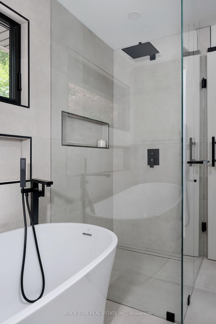 Photo 28 at 1113 GREENOAKS Drive, Lorne Park, Mississauga