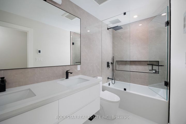 Photo 31 at 1113 GREENOAKS Drive, Lorne Park, Mississauga