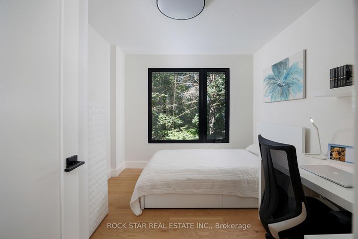 Photo 32 at 1113 GREENOAKS Drive, Lorne Park, Mississauga