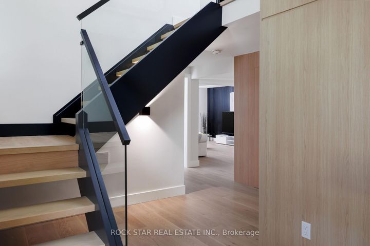 Photo 34 at 1113 GREENOAKS Drive, Lorne Park, Mississauga