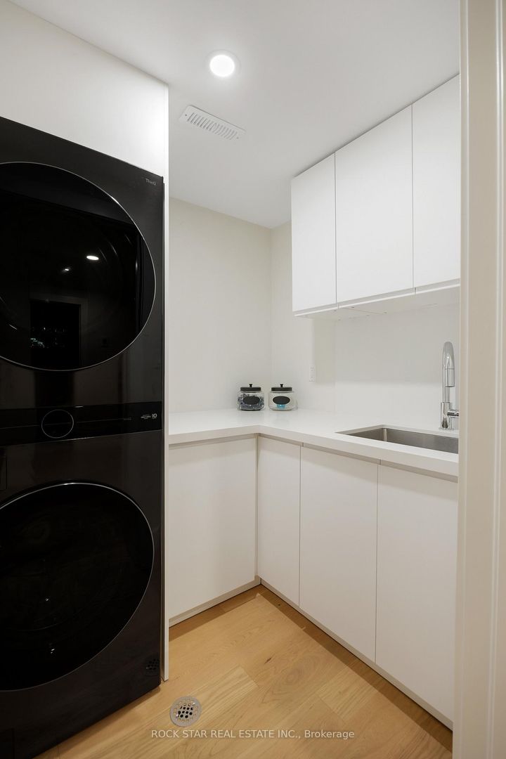 Photo 36 at 1113 GREENOAKS Drive, Lorne Park, Mississauga