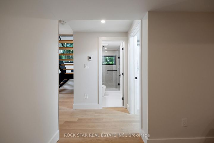 Photo 37 at 1113 GREENOAKS Drive, Lorne Park, Mississauga