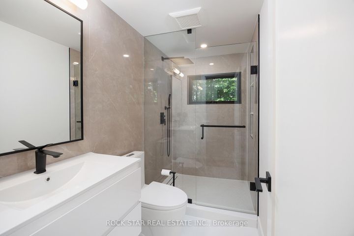 Photo 38 at 1113 GREENOAKS Drive, Lorne Park, Mississauga