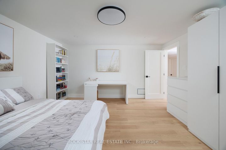 Photo 39 at 1113 GREENOAKS Drive, Lorne Park, Mississauga