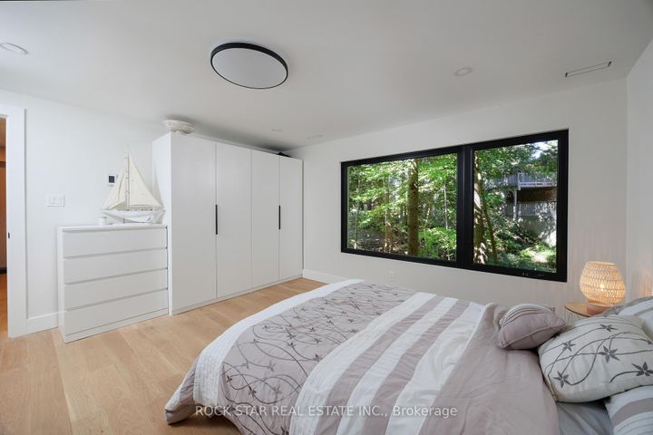 Photo 40 at 1113 GREENOAKS Drive, Lorne Park, Mississauga