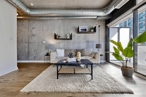 Photo 2 at 408 - 533 Richmond Street W, Waterfront Communities C1, Toronto