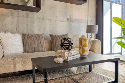 Photo 5 at 408 - 533 Richmond Street W, Waterfront Communities C1, Toronto