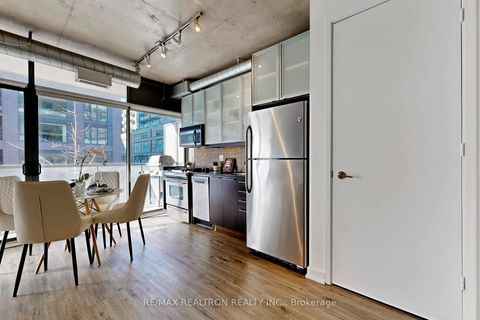 Photo 9 at 408 - 533 Richmond Street W, Waterfront Communities C1, Toronto