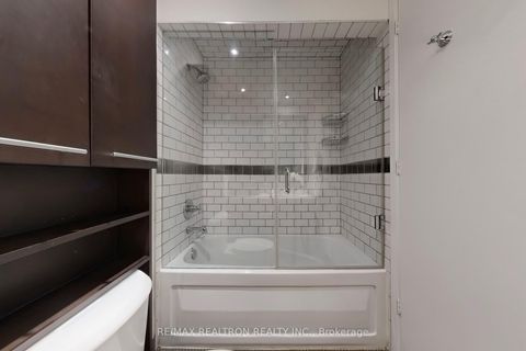 Photo 16 at 408 - 533 Richmond Street W, Waterfront Communities C1, Toronto