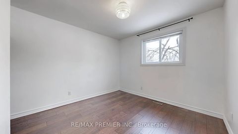 Photo 32 at 742 Beman Drive, Leslie Valley, Newmarket