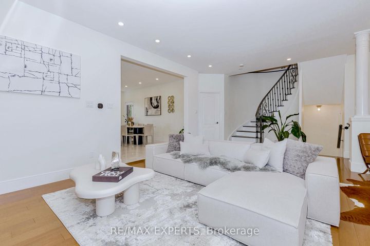 Photo 8 at 193 Fairlane Crescent, Vellore Village, Vaughan