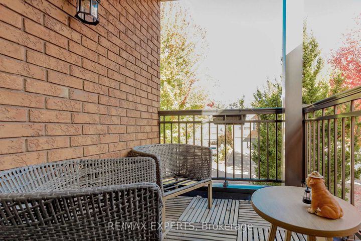 Photo 9 at 193 Fairlane Crescent, Vellore Village, Vaughan