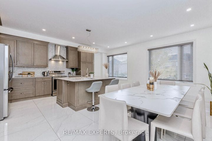 Photo 12 at 193 Fairlane Crescent, Vellore Village, Vaughan