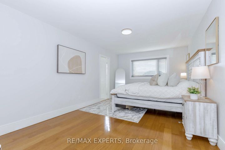 Photo 21 at 193 Fairlane Crescent, Vellore Village, Vaughan