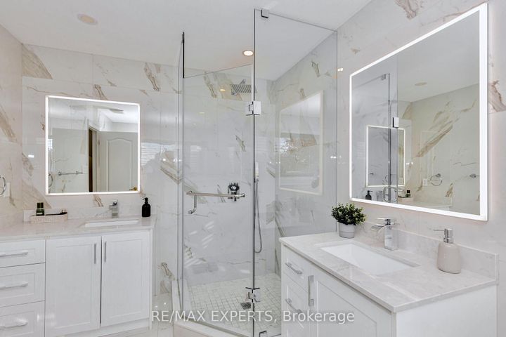 Photo 23 at 193 Fairlane Crescent, Vellore Village, Vaughan