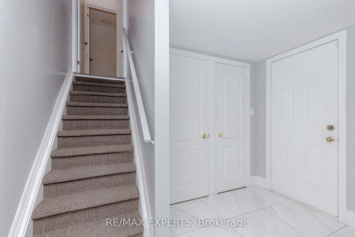Photo 31 at 193 Fairlane Crescent, Vellore Village, Vaughan