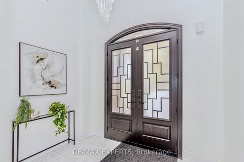 Photo 2 at 193 Fairlane Crescent, Vellore Village, Vaughan