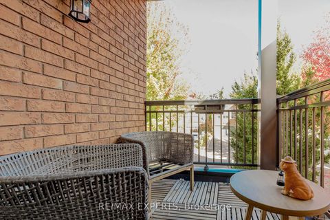 Photo 9 at 193 Fairlane Crescent, Vellore Village, Vaughan