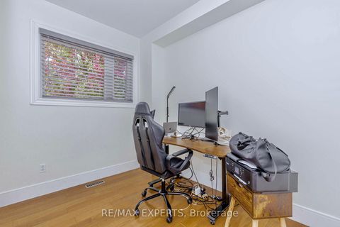 Photo 11 at 193 Fairlane Crescent, Vellore Village, Vaughan