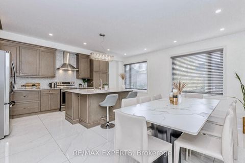 Photo 12 at 193 Fairlane Crescent, Vellore Village, Vaughan