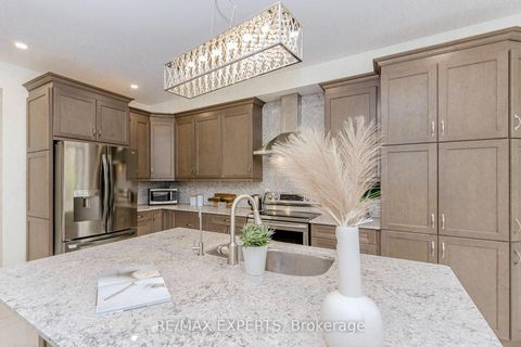 Photo 15 at 193 Fairlane Crescent, Vellore Village, Vaughan