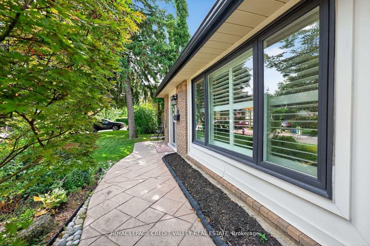 Photo 4 at 24 Willis Drive, Brampton East, Brampton