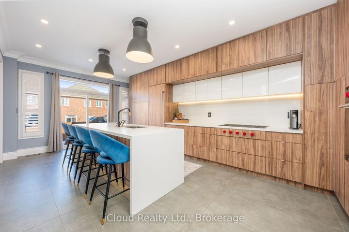 Photo 7 at 3 Wildflower Lane, Georgetown, Halton Hills